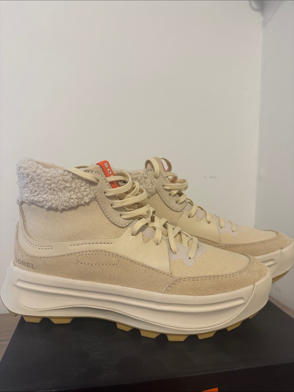 NWT Sorel Women's Beige Sherpa-Trim ONA 503 Mid Cozy